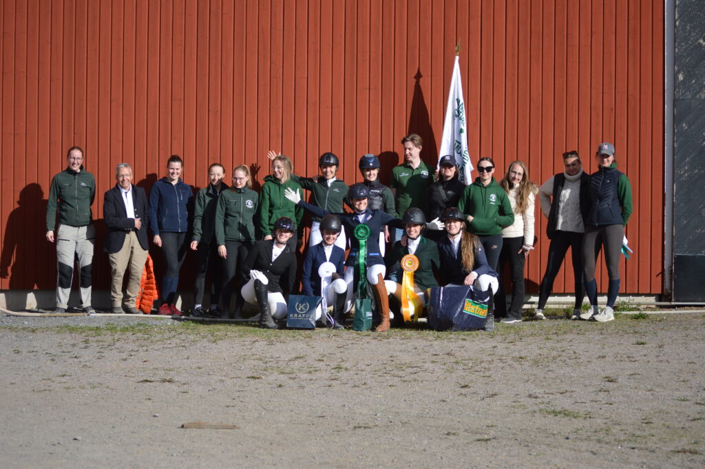Bild på projektgruppen som anordnade Student-SM i ridsport 2022
